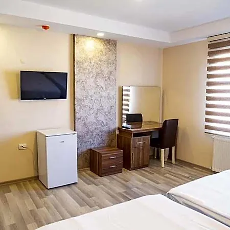 Ikarus Hotel 3*